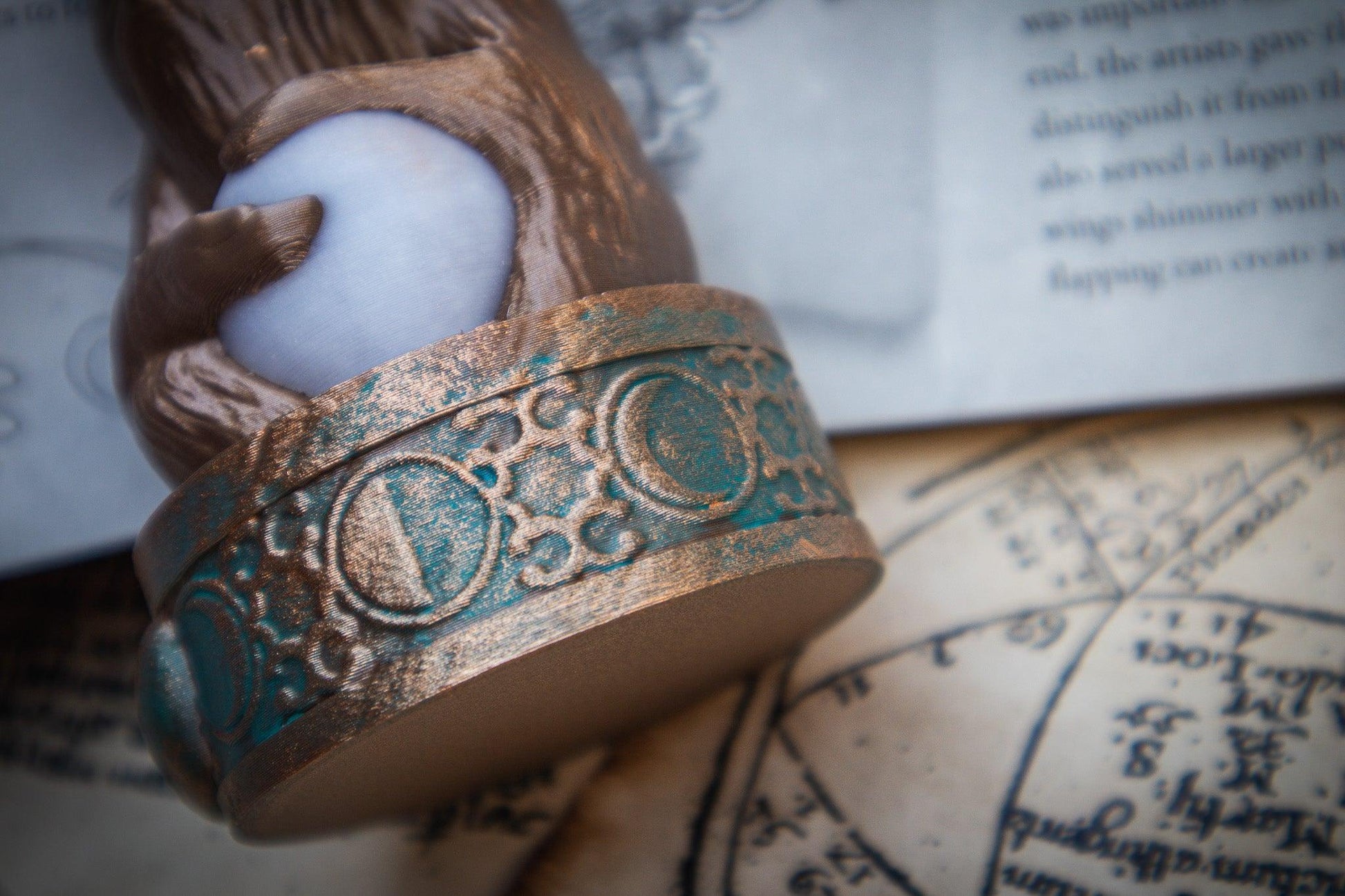 Demiguise statue, glow in the dark - The Flaming Feather & Flaming Filament