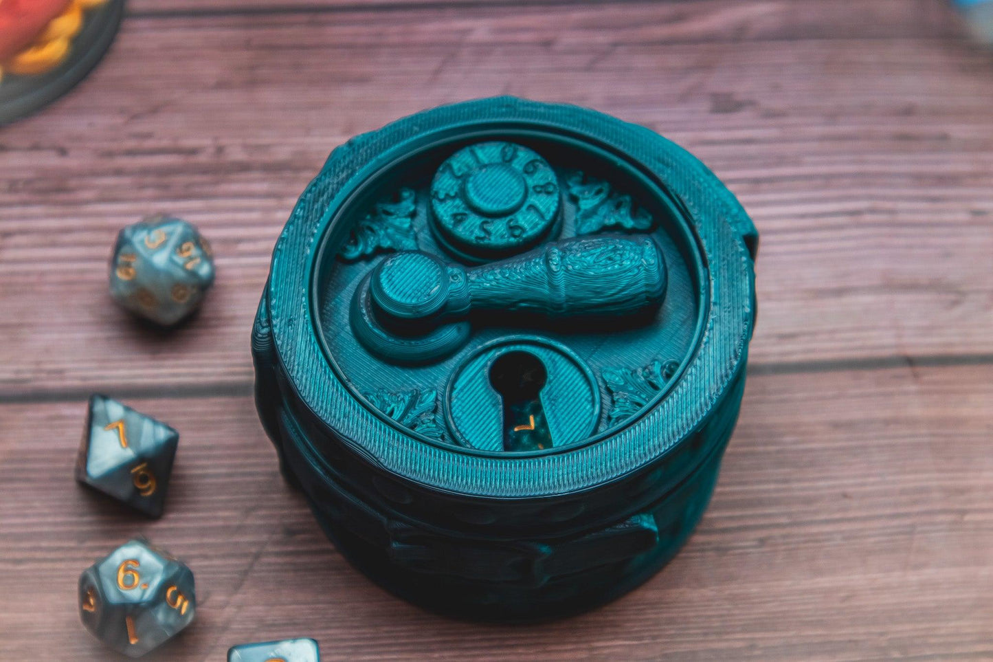 Rogue dice box
