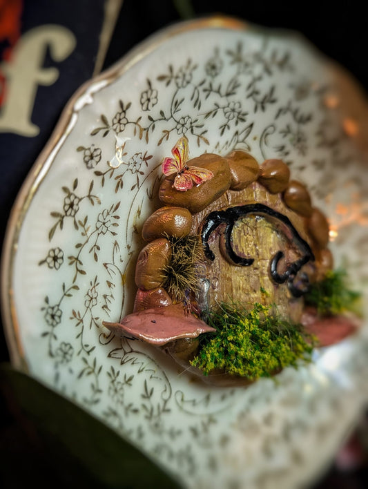 Hobbit door on plate