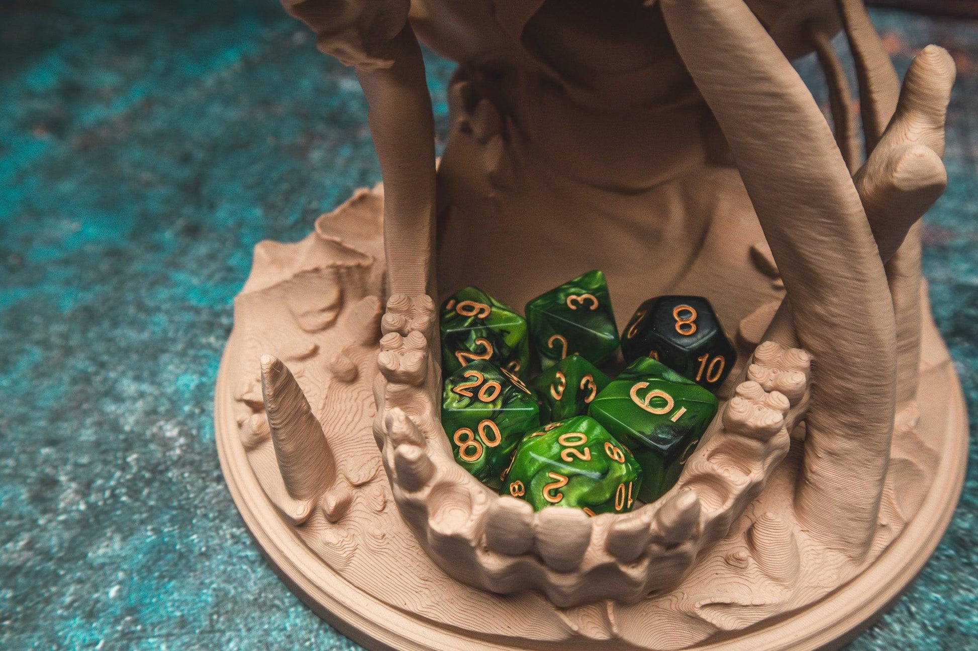 Deserts Kiss Skull Dice Tower - The Flaming Feather & Flaming Filament