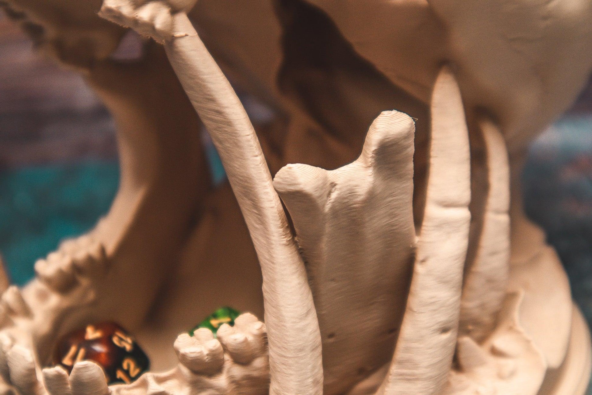 Deserts Kiss Skull Dice Tower - The Flaming Feather & Flaming Filament