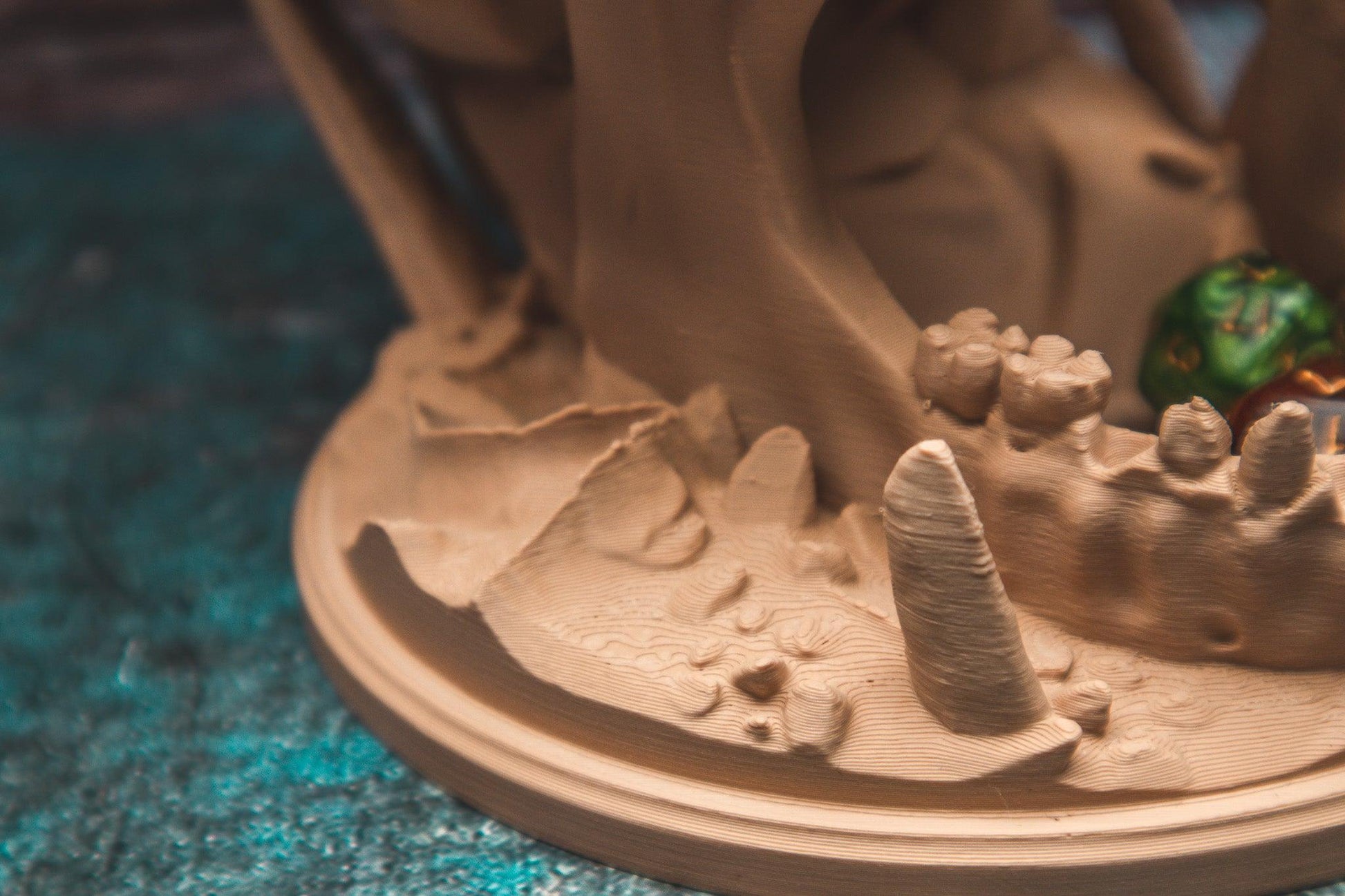 Deserts Kiss Skull Dice Tower - The Flaming Feather & Flaming Filament