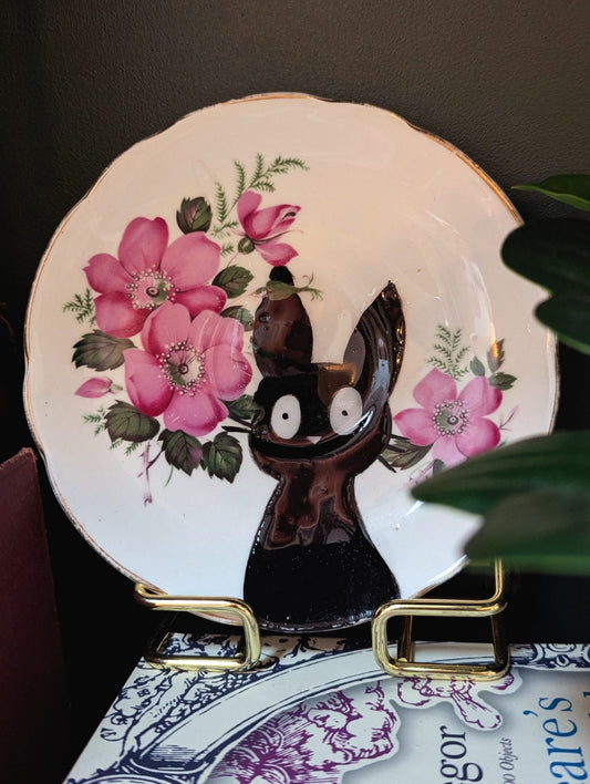 The cat and the flowers plate