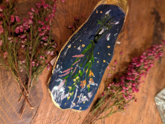 Dried flowers oyster shell