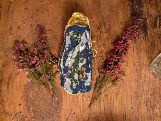 Dried flowers oyster shell