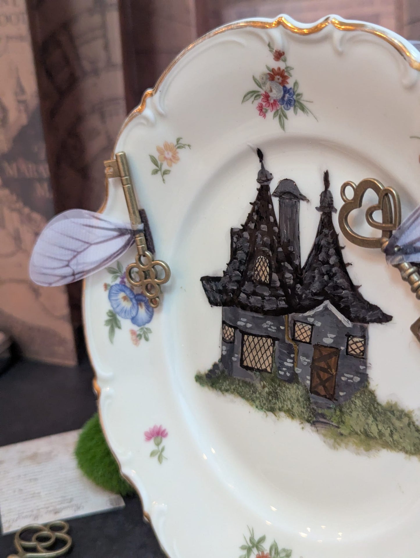 Cute decorative plate.