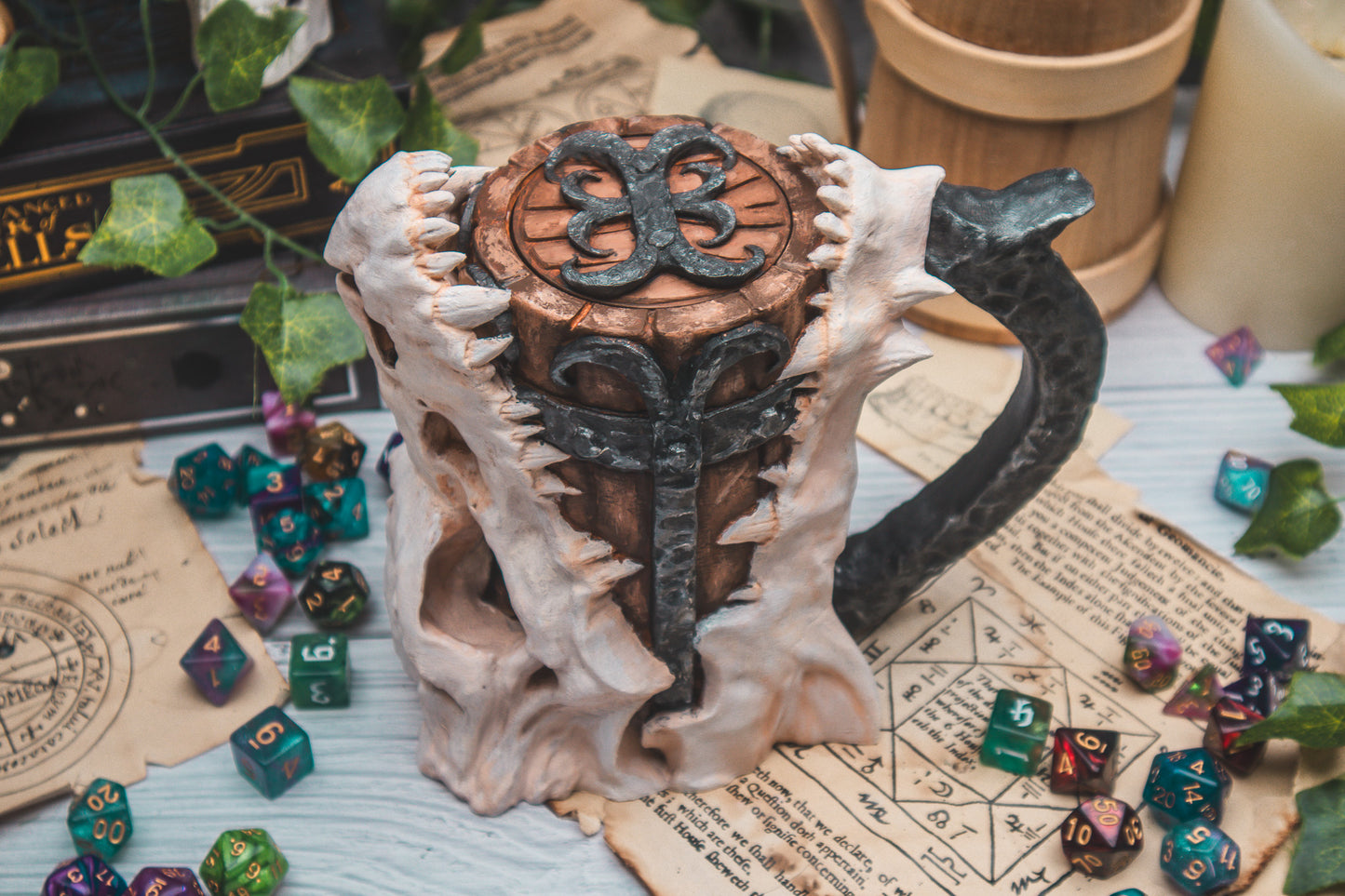 Dragon Skull Dice Mug + Dice tower