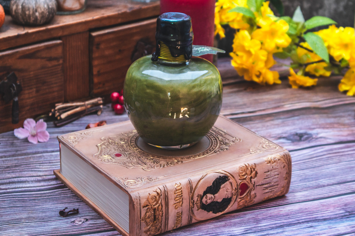 SELF STIRRING Poisoned apple - Storybook potion