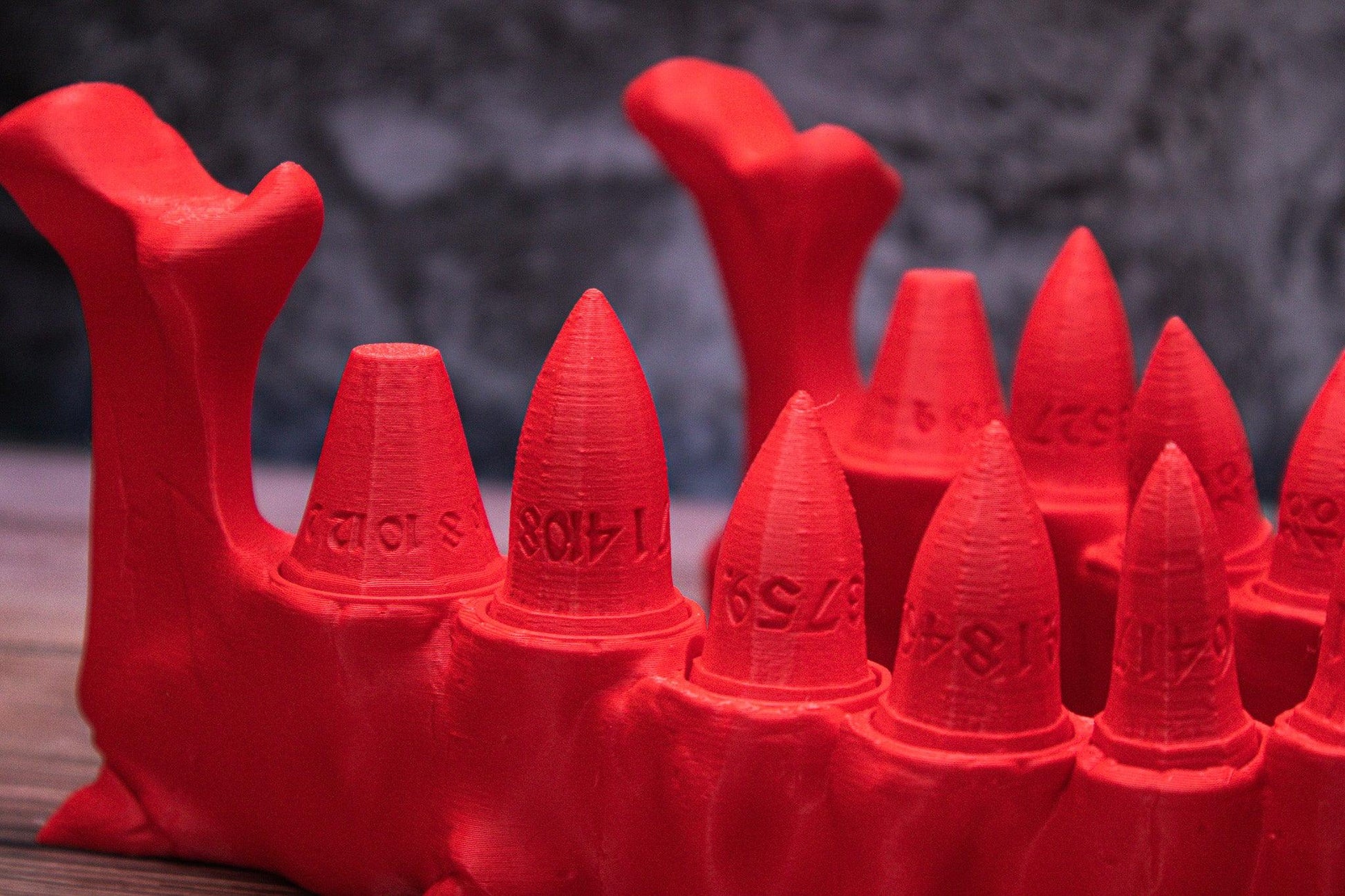 Dragon teeth dice set + holder - The Flaming Feather & Flaming Filament