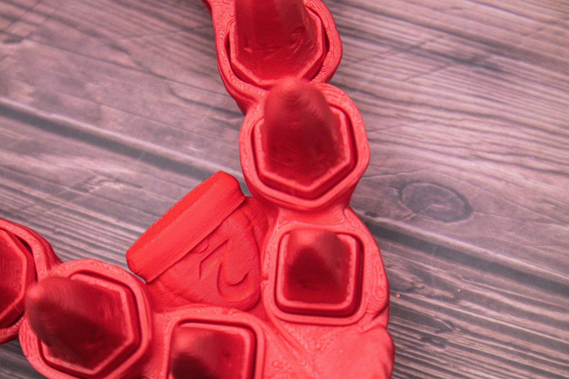 Dragon teeth dice set + holder - The Flaming Feather & Flaming Filament