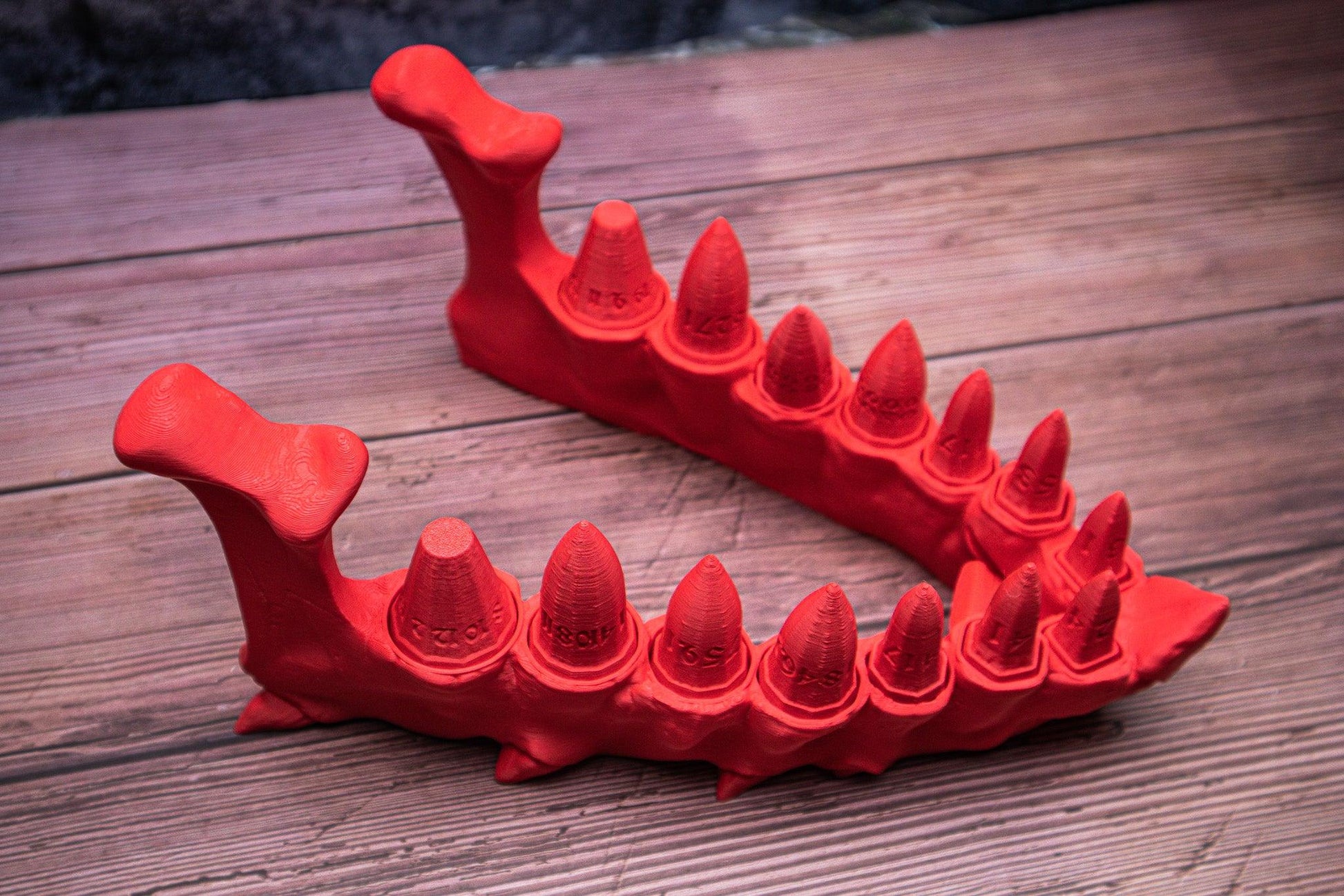 Dragon teeth dice set + holder - The Flaming Feather & Flaming Filament
